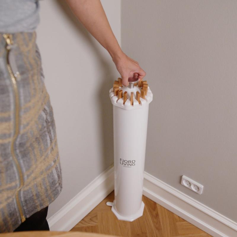 SmartRack tørrestativ i hjørne af stue – passer i selv små rum